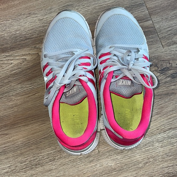 Gray Nike Free Runners - Picture 3 of 6
